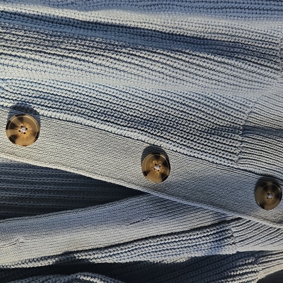 H&M baby blue sweater - Picture 3 of 3